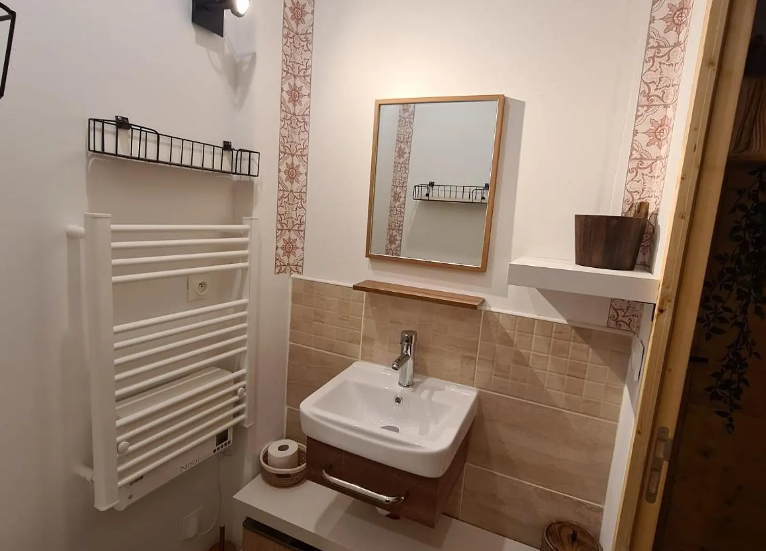 Maisonnette Adossee A Un Mas 2 Chambres Orange  Orange (Vaucluse)