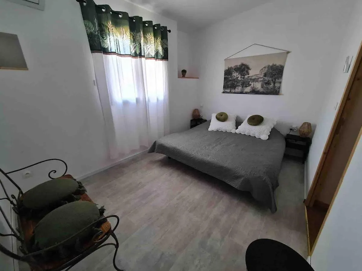 Holiday home Maisonnette Adossee A Un Mas 2 Chambres Orange